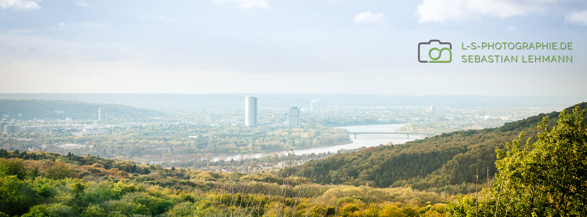 Blick über den Rhein auf Bonn vom Stenzelberg im Siebengebirge in Königswinter aus gesehen. LS Photographie Dueren