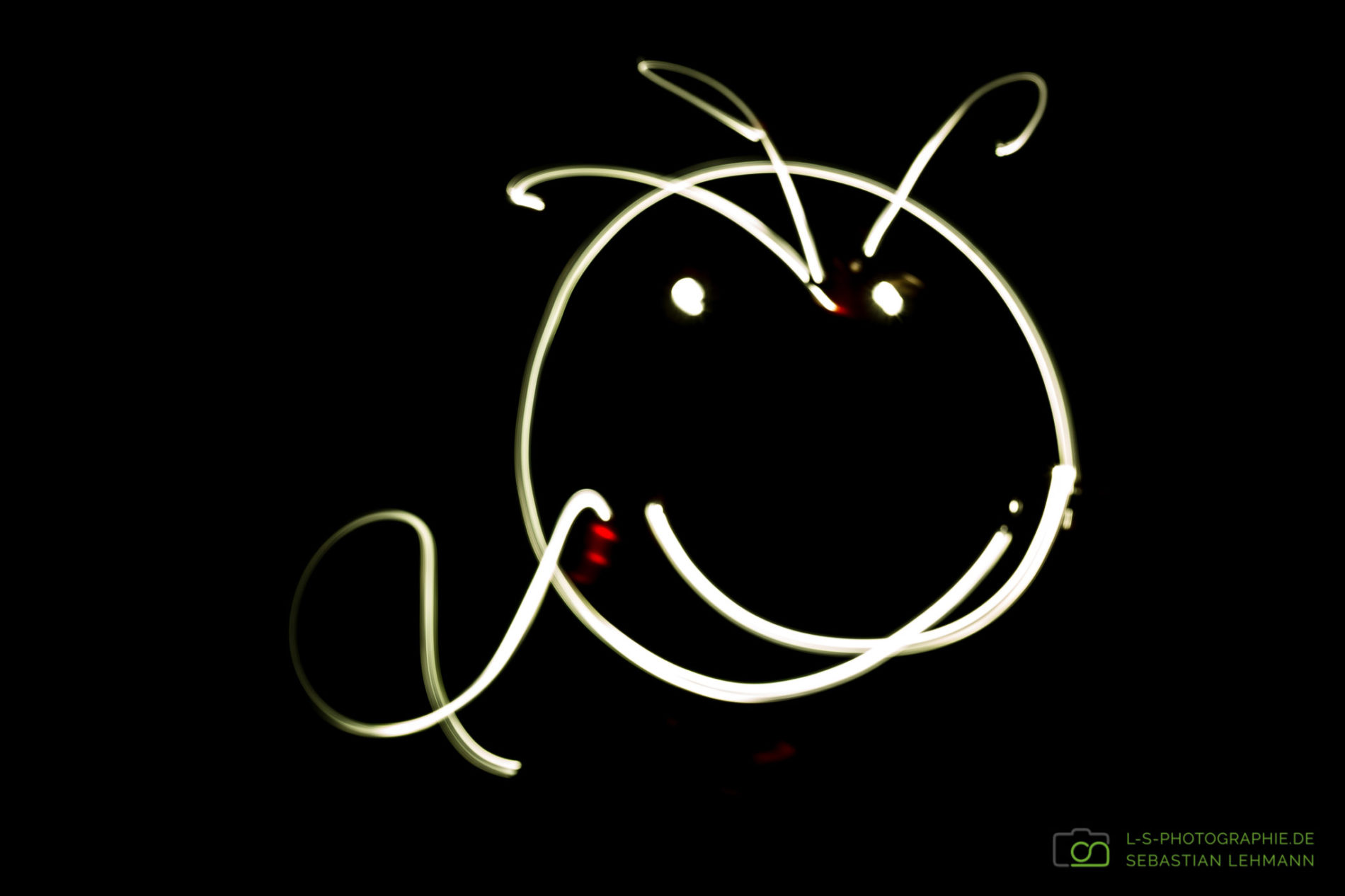 Einfache Lichtmalerei - Ein gezeichnetes Smiley