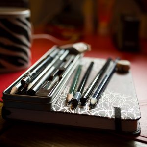 Arbeitsutensilien von Linestyle Artwork. Künstlerportrait von Fotograf Düren.