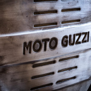 Detailaufnahme Moto Guzzi Schriftzug an Restauriertem Motorrad - Sebastian Lehmann