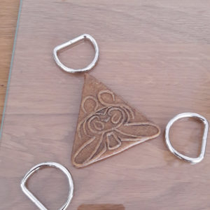 "Basteln mit Worbla und Moosgummi" Behind the Scenes in Düren - für das Assassins Creed Shooting. | Bild: LS Photographie - Sebastian Lehmann