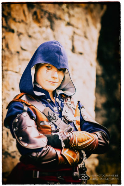 Anna als Edward Kenway beim Assassins Creed Foto Shooting in Blankenberg mit Fotograf Sebastian Lehmann
