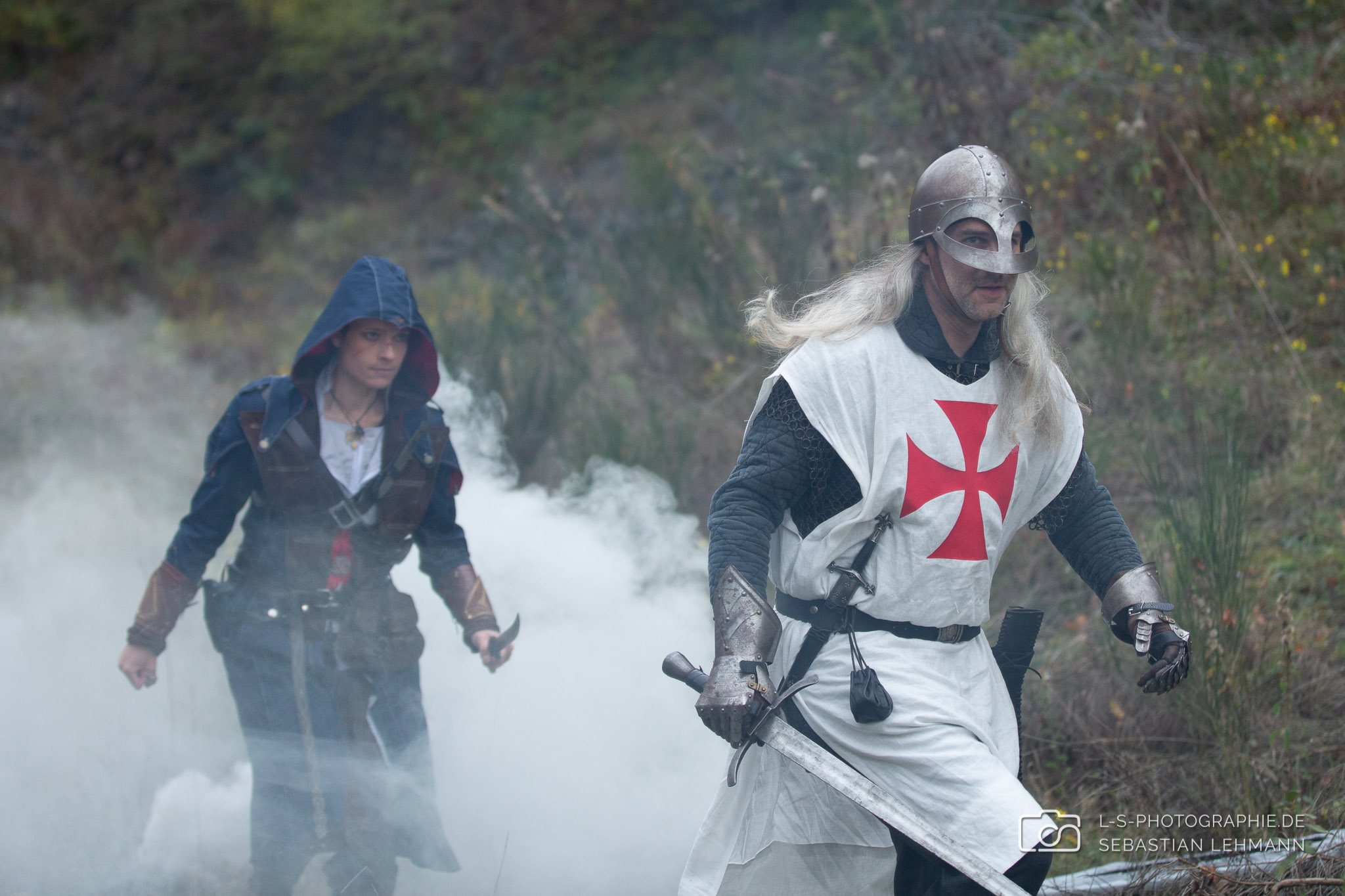 Verfolgungszene beim 2. Assassins Creed Portraitshooting in Hove. Models: Anna, Thorsten | Charakter: Edward Kenway, Templer | Bild: LS Photographie - Sebastian Lehmann